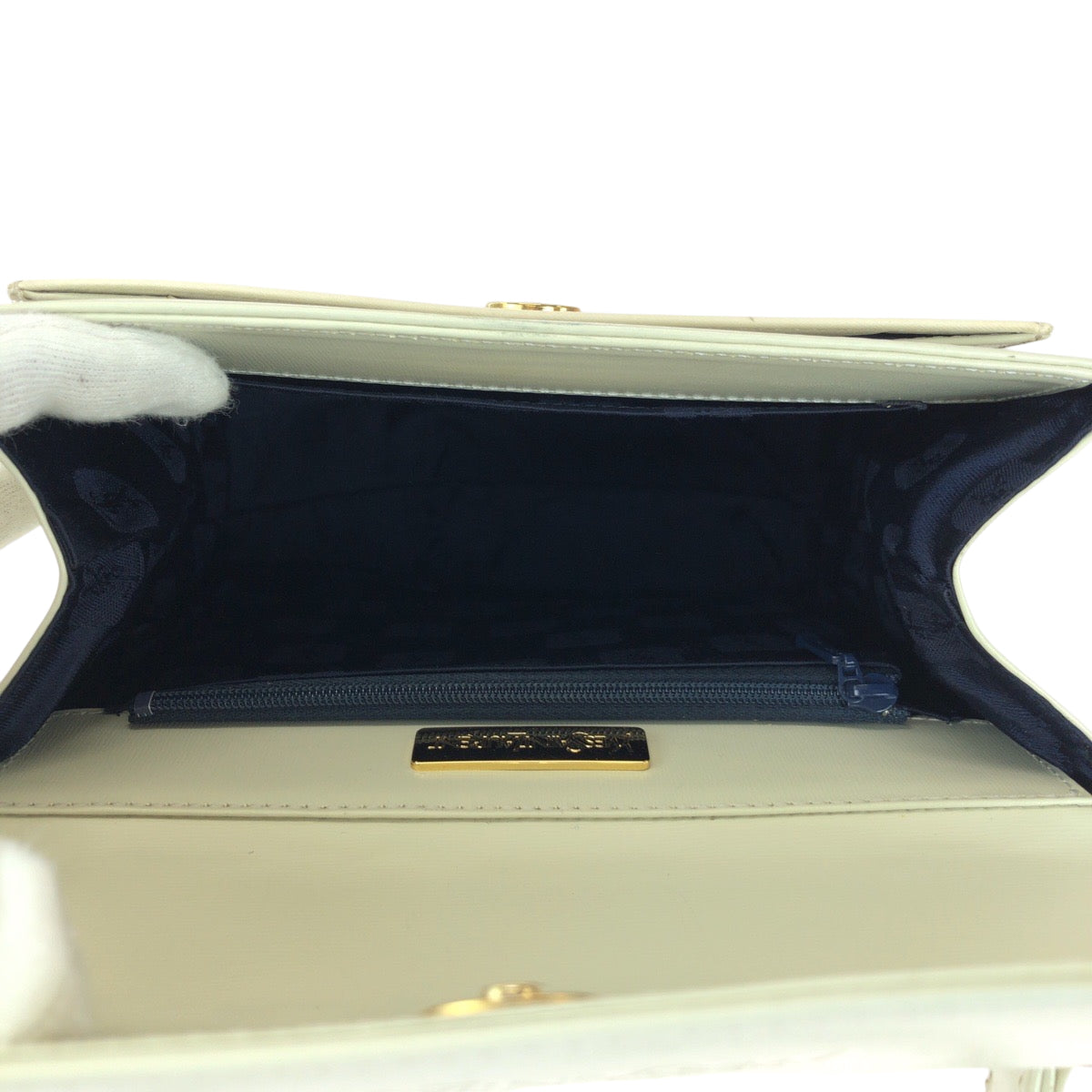 15129
YVES SAINT LAURENT イヴ サンローラン ヴィンテージ YSL ホワイト アイボリー ゴールド金具 レザー ハンドバッグ レディース A32