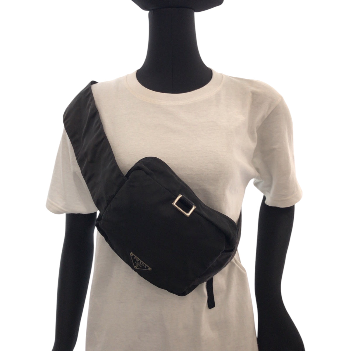 15151
PRADA プラダ テスート 三角ロゴプレート ブラック 黒 シルバー金具 ナイロン ボディバッグ ウエストポーチ バムバッグ  レディース