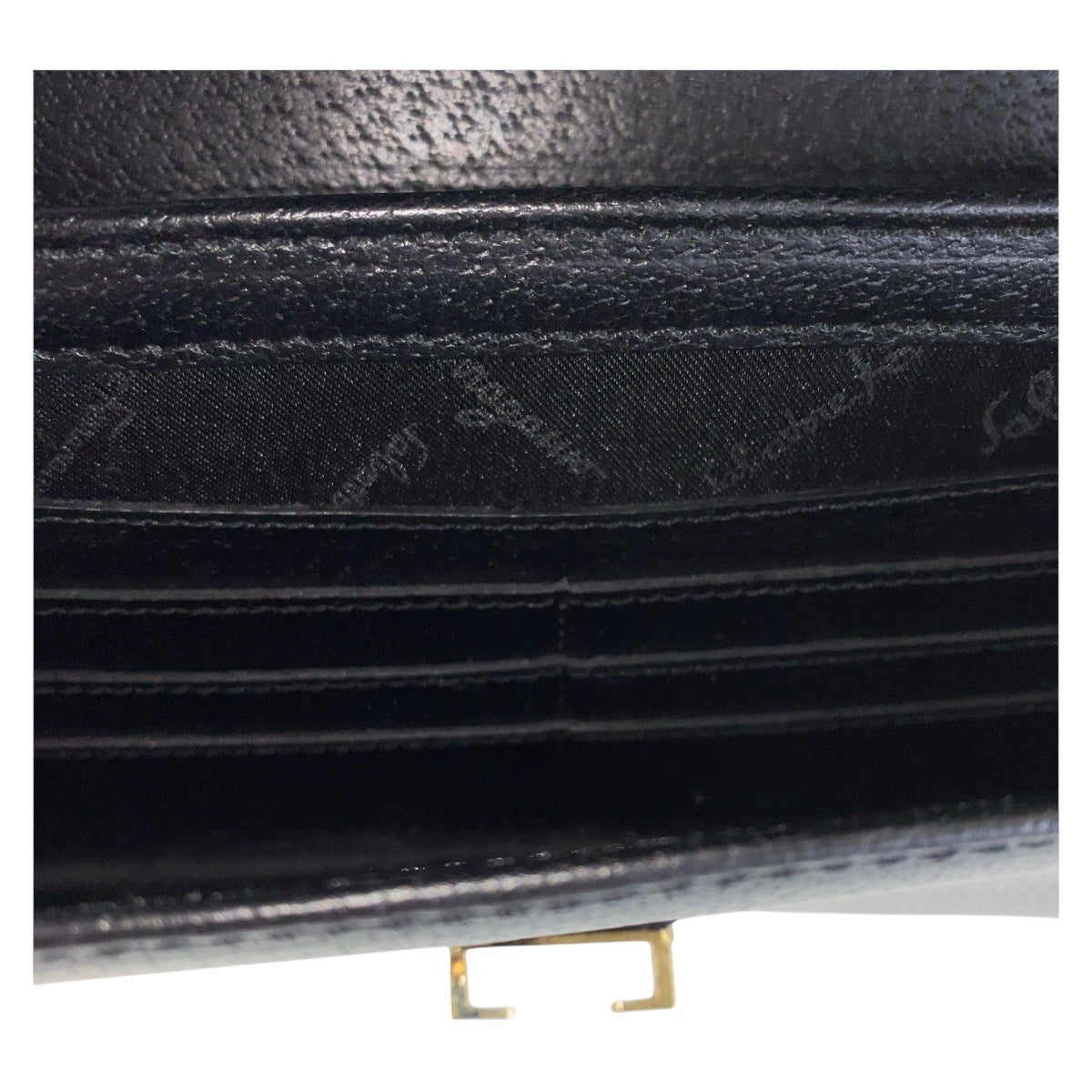15166
Salvatore Ferragamo サルヴァトーレフェラガモ ブラック 黒 ゴールド金具 レザー セカンドバッグ クラッチバッグ  メンズ