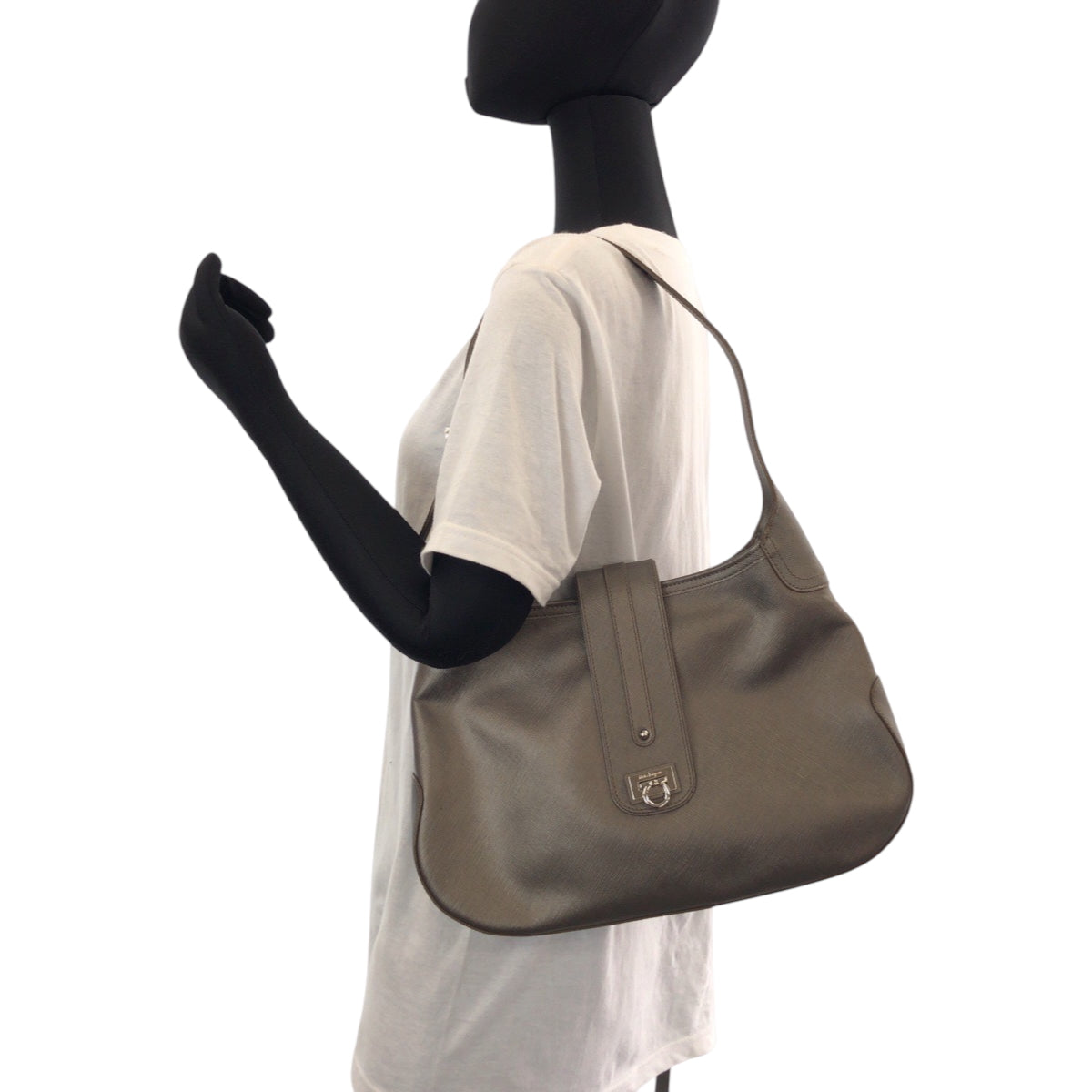 15167
Salvatore Ferragamo サルヴァトーレフェラガモ ガンチーニ ブラウン シルバー金具 レザー AQ21 7335 ホーボー ワンショルダーバッグ 肩掛け  レディース ABP12