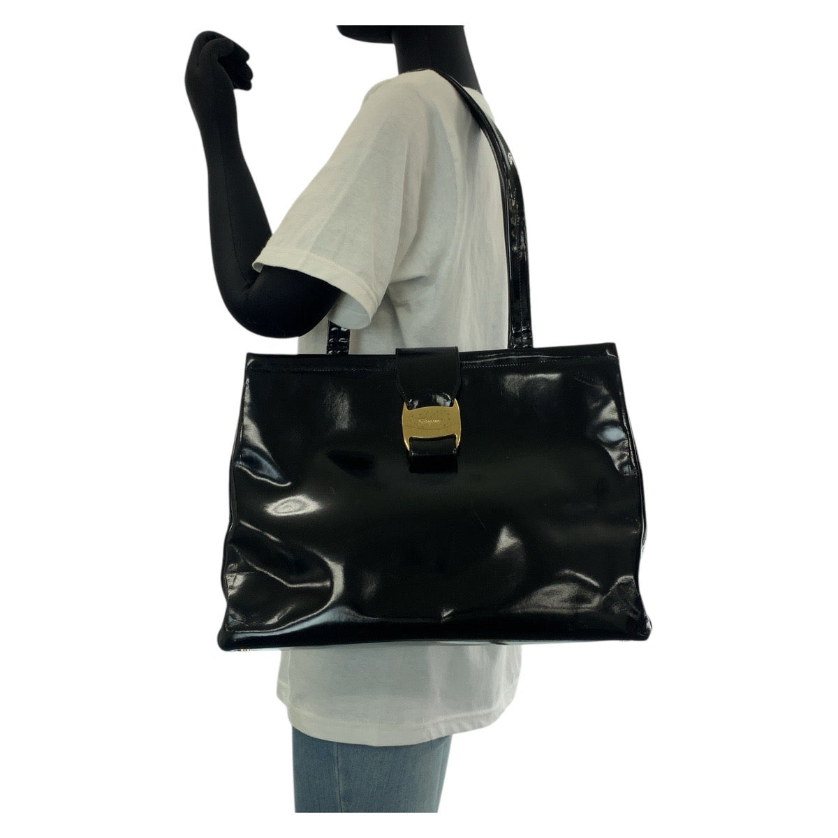 15168
Salvatore Ferragamo サルヴァトーレフェラガモ リボン ブラック 黒 ゴールド金具 エナメル トートバッグ ショルダーバッグ  レディース
