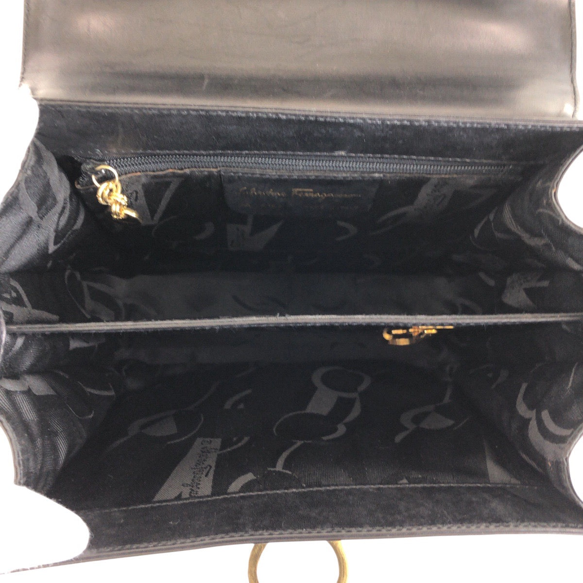 15170
Salvatore Ferragamo サルヴァトーレフェラガモ ガンチーニ ブラック 黒 ゴールド金具 レザー ハンドバッグ  レディース