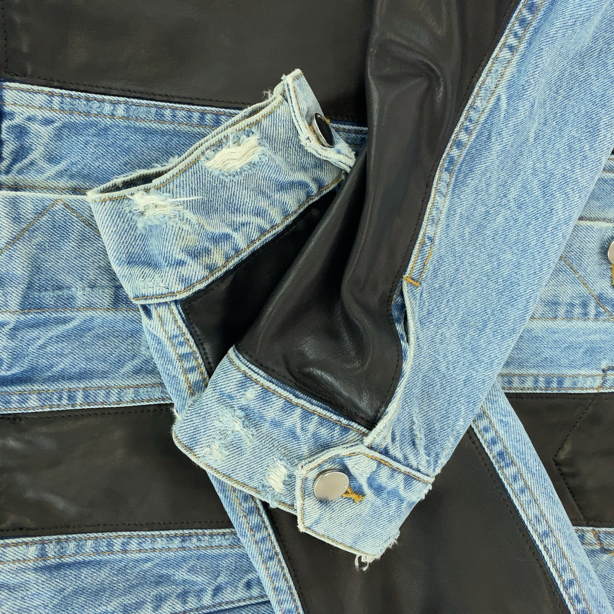 15215
AMIRI アミリ サイズL ブルー ブラック 黒 シルバー金具 デニム / レザー MOTRK LPL デニムジャケット バイカラー  メンズ