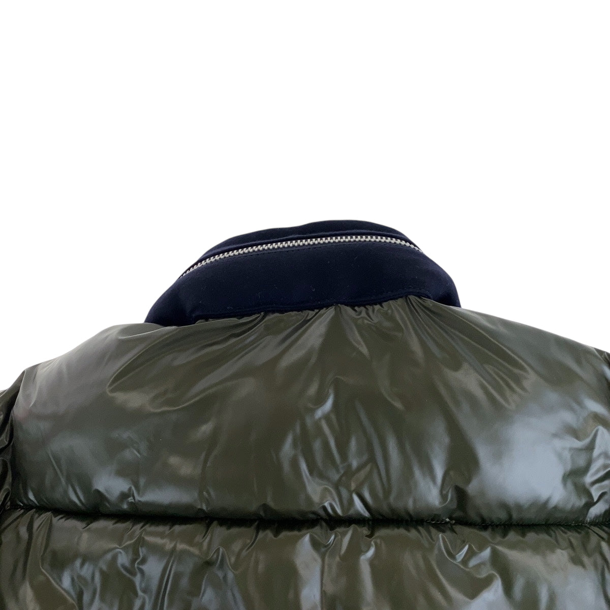 15220
Sacai サカイ 心斎橋パルコ限定 サイズ1 カーキ ネイビー シルバー金具 ナイロン / ウール 20 0253M ダウンジャケット パファージャケット メンズ A55