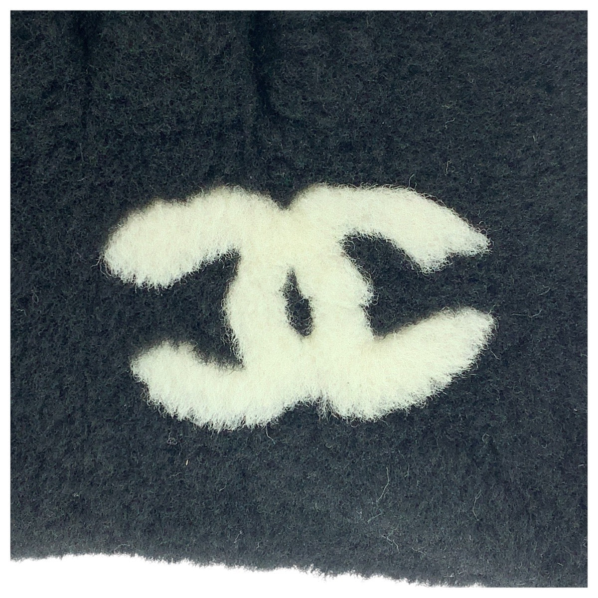 15270
CHANEL シャネル ココマーク ブラック 黒 ムートン / カシミヤ インテリア クッション 男女兼用  レディース