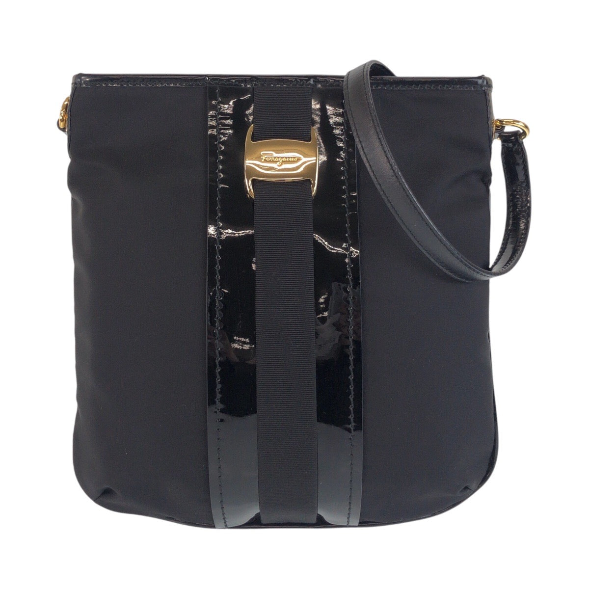 15279
Salvatore Ferragamo サルヴァトーレフェラガモ ヴァラ ブラック 黒 ゴールド金具 ナイロン / パテントレザー ショルダーバッグ ポシェット  レディース