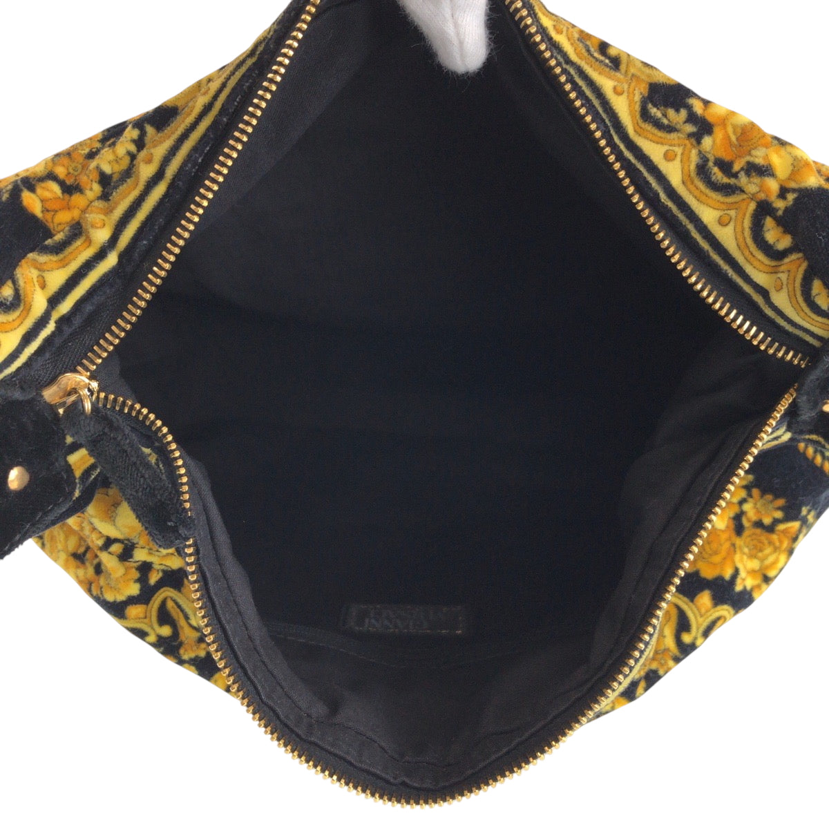 15293
VERSACE ヴェルサーチ ヴィンテージ バロック柄 メデューサ ブラック イエロー ゴールド金具 コットン ホーボー ワンショルダーバッグ 肩掛け  レディース