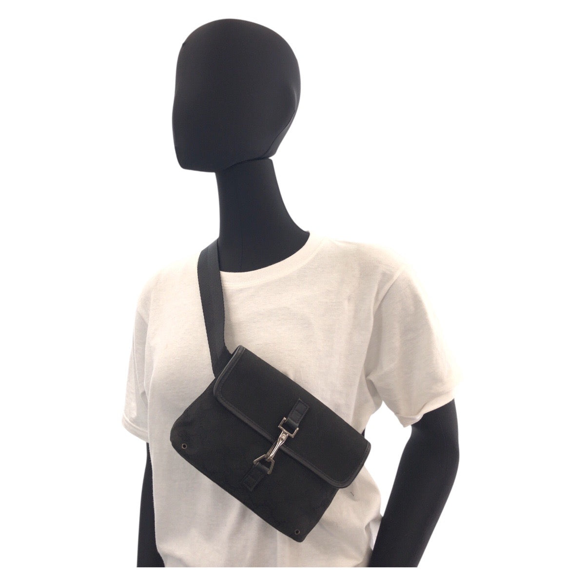 15300
GUCCI グッチ ブラック 黒 シルバー金具 GGキャンバス 92543 ボディバッグ バムバッグ  レディース ABP25