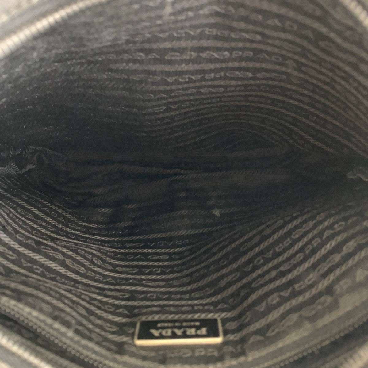 15319
PRADA プラダ テスート サフィアーノ 三角ロゴプレート ブラック 黒 シルバー金具 ナイロン / レザー ショルダーバッグ ポシェット  メンズ AB39