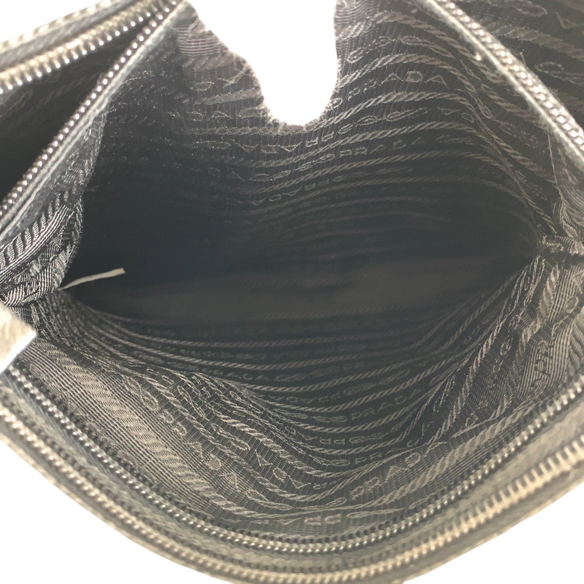 15319
PRADA プラダ テスート サフィアーノ 三角ロゴプレート ブラック 黒 シルバー金具 ナイロン / レザー ショルダーバッグ ポシェット  メンズ AB39