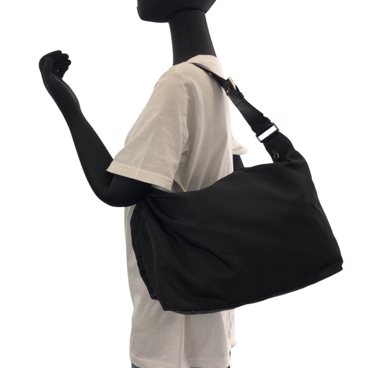 15351
PRADA プラダ テスート 三角ロゴプレート ブラック 黒 シルバー金具 ナイロン ハンドバッグ アクセサリーポーチ  レディース A38