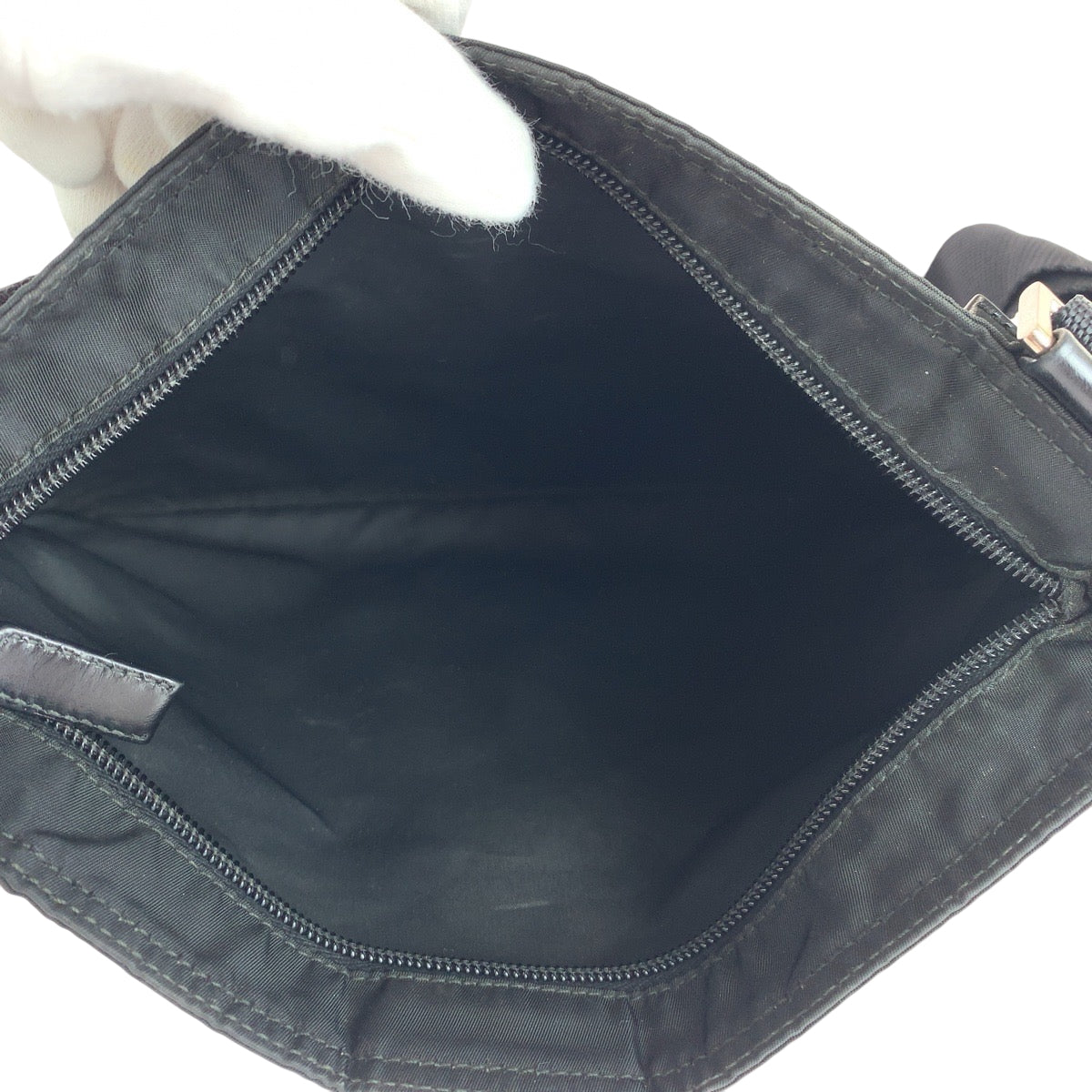 15365
PRADA プラダ テスート 三角ロゴプレート ブラック 黒 シルバー金具 ナイロン ショルダーバッグ ポシェット  メンズ ABP26