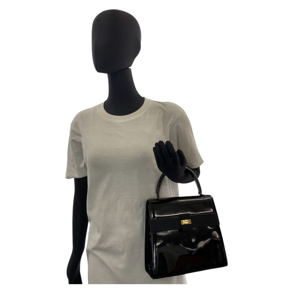 15371
Salvatore Ferragamo サルヴァトーレフェラガモ ヴァラリボン ブラック 黒 ゴールド金具 パテントレザー ハンドバッグ ショルダーバッグ 2way  レディース