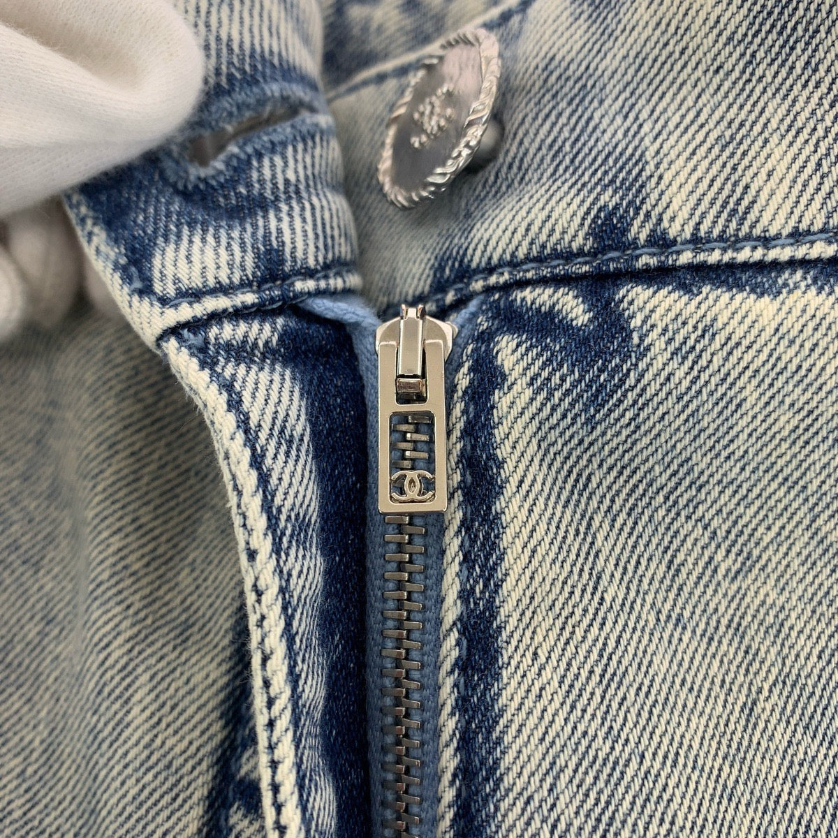 15406
CHANEL シャネル 23SS ココマーク フリル サイズ34 ブルー デニム シルバー金具 デニム P73071V64637 デニムパンツ ジーンズ  レディース