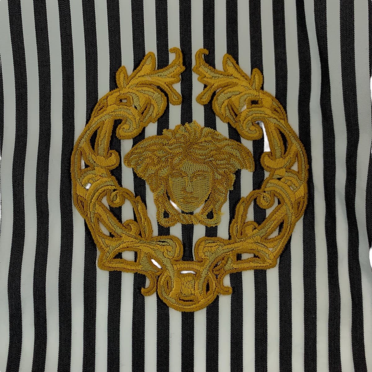 15413
VERSACE ヴェルサーチ メデューサ サイズ39 グレー ホワイト コットン A87413 長袖シャツ ストライプシャツ  メンズ