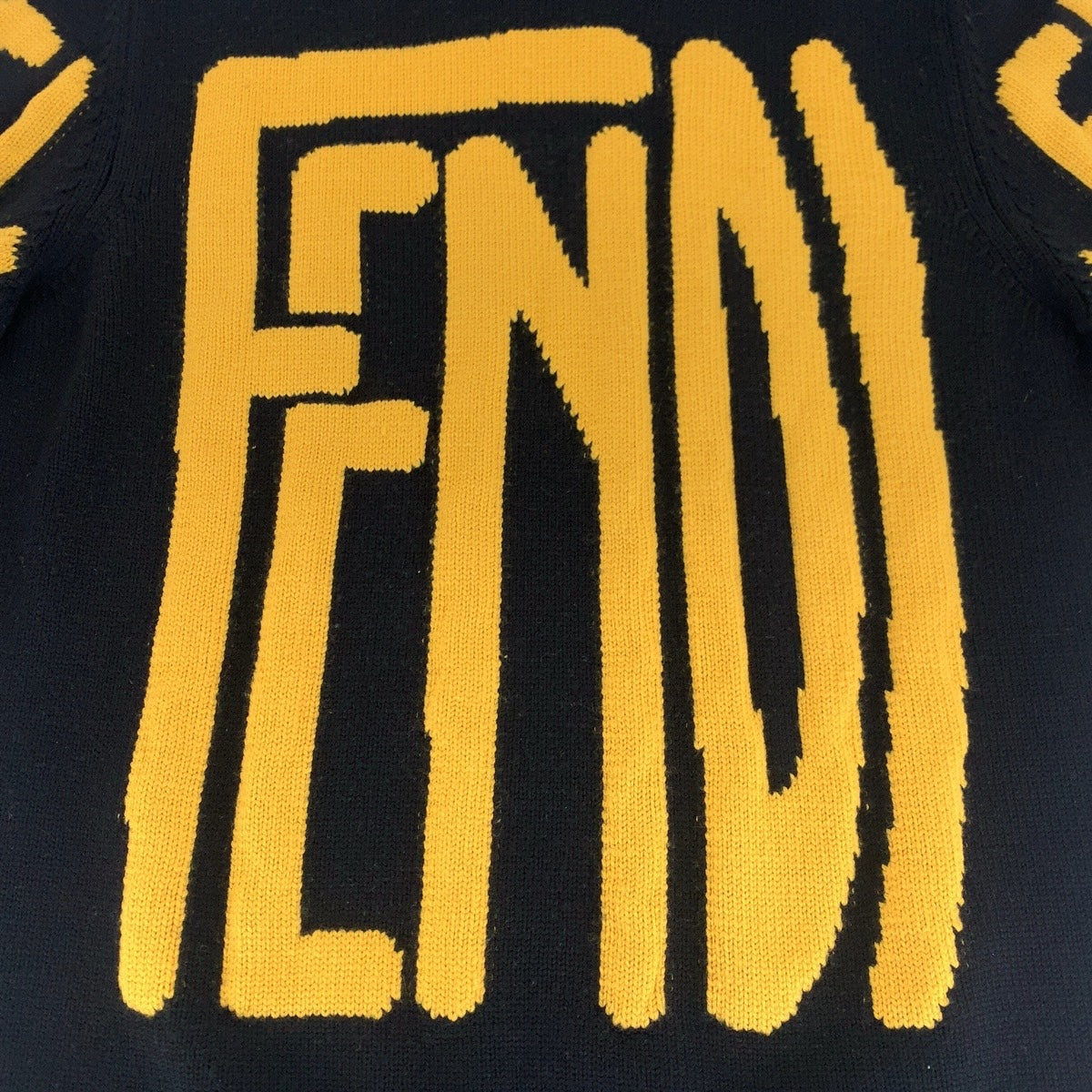 15414
FENDI フェンディ ビッグロゴ ブラック イエロー ウール FZY111 ADU6 ニット セーター  メンズ