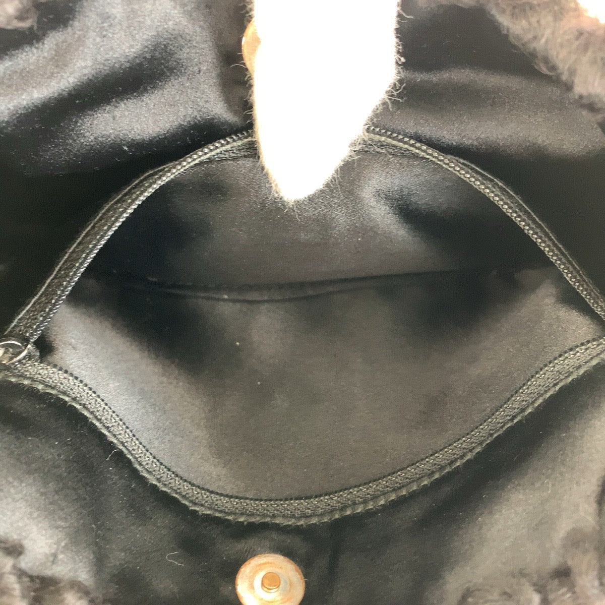 15416
PRADA プラダ ペルシア ラムズウール 三角ロゴプレート ブラック 黒 シルバー金具 ウール / レザー ハンドバッグ アクセサリーポーチ  レディース
