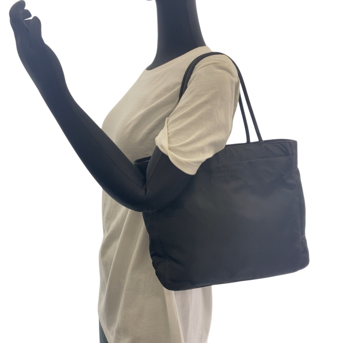 15436
PRADA プラダ テスート 三角ロゴプレート ブラック 黒 シルバー金具 ナイロン トートバッグ ハンドバッグ  レディース AB21