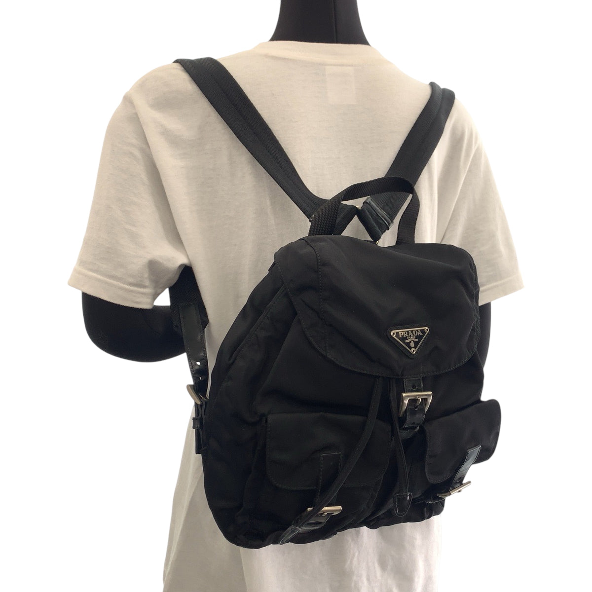 15437
PRADA プラダ テスート 三角ロゴプレート ブラック シルバー金具 ナイロン リュックサック バックパック  レディース