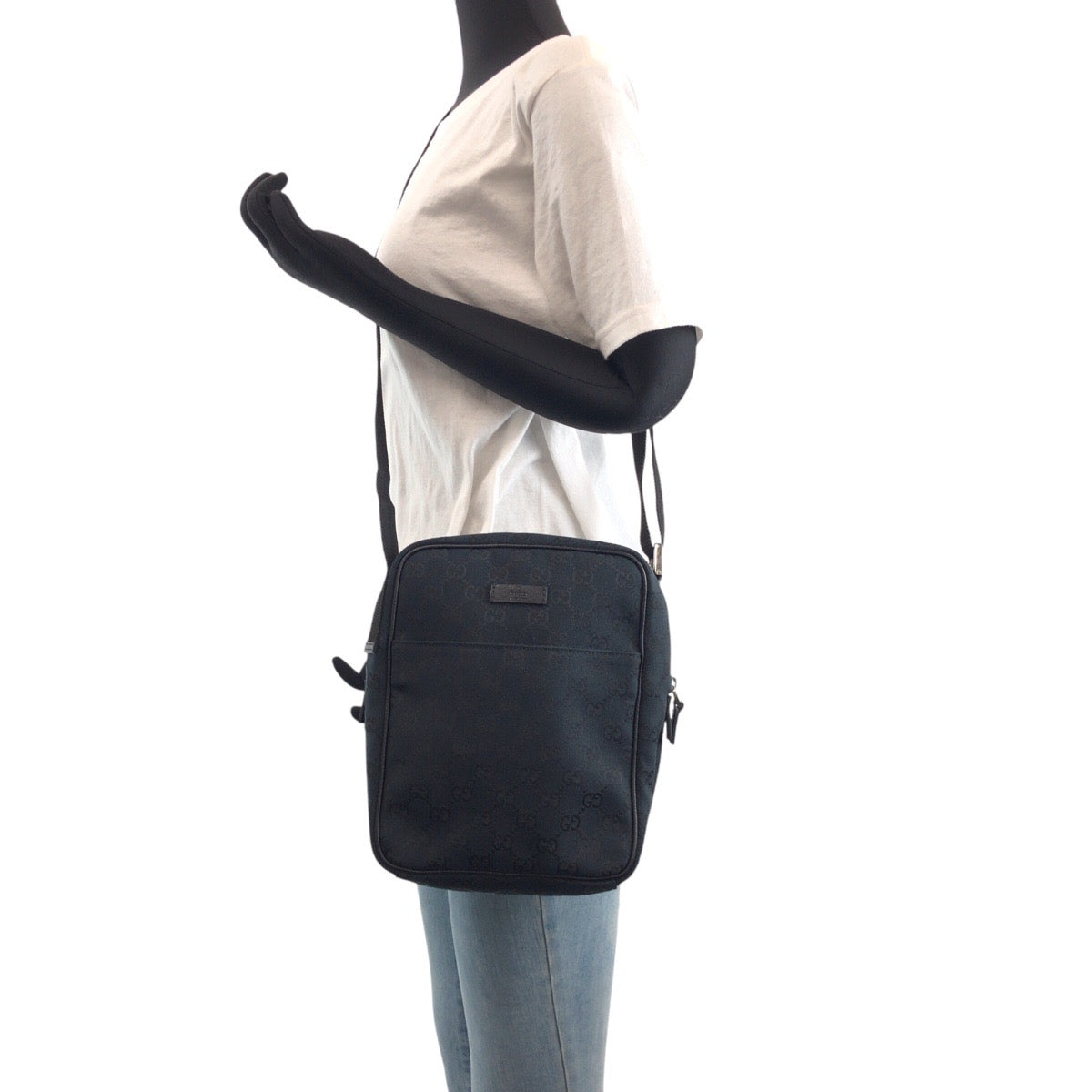 15442
GUCCI グッチ ブラック 黒 シルバー金具 GGキャンバス 122759 斜め掛け ショルダーバッグ 男女兼用  レディース A38