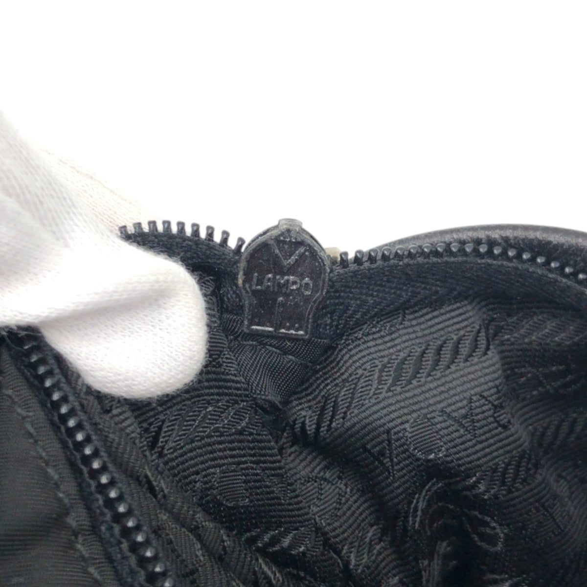 15508
PRADA プラダ テスート 三角ロゴ ブラック 黒 シルバー金具 ナイロン ショルダーバッグ ポシェット 男女兼用 レディース ABP