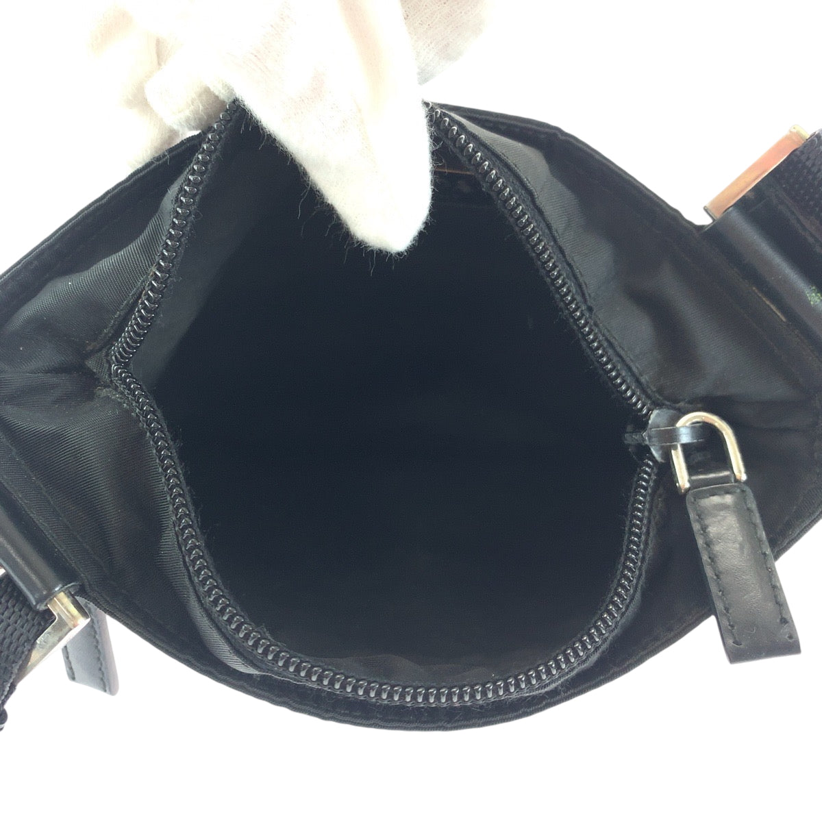 15517
PRADA プラダ テスート 三角ロゴプレート ブラック シルバー金具 ナイロン ショルダーバッグ サコッシュ 男女兼用  メンズ