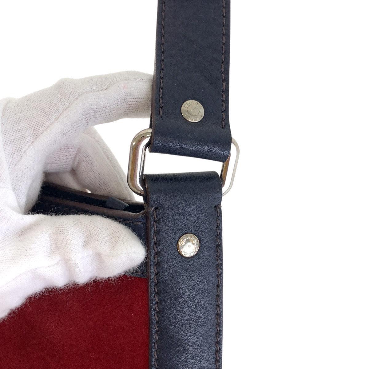 15561
PRADA プラダ 三角ロゴプレート レッド ネイビー シルバー金具 スウェード / レザー ショルダーバッグ ポシェット  レディース