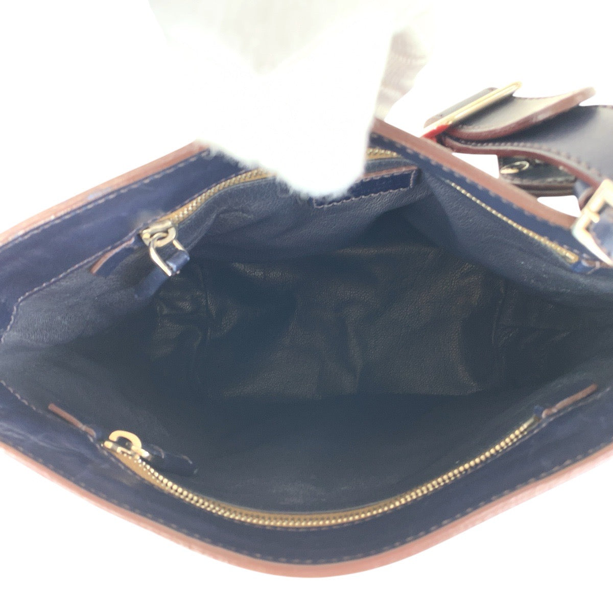 15561
PRADA プラダ 三角ロゴプレート レッド ネイビー シルバー金具 スウェード / レザー ショルダーバッグ ポシェット  レディース
