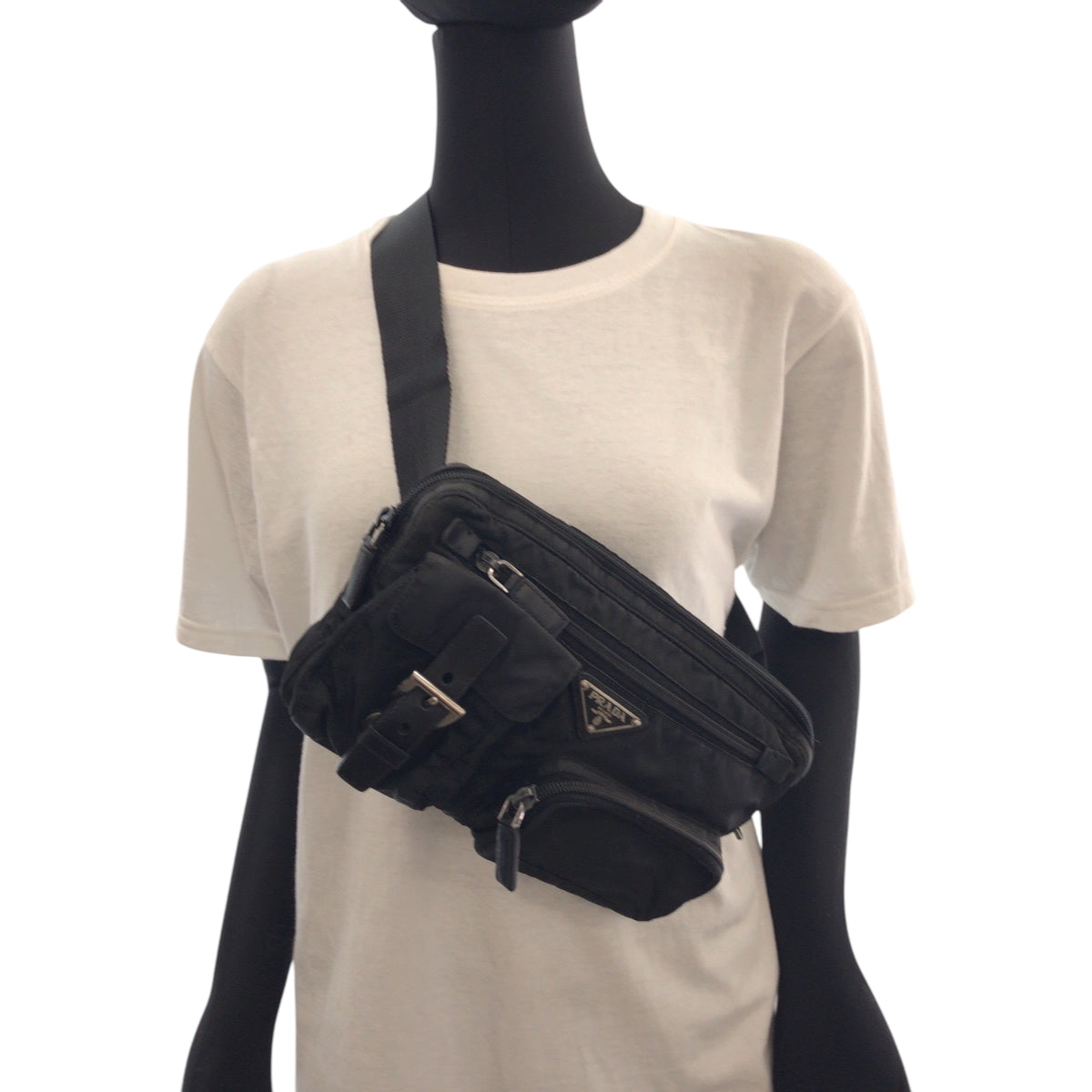 15567
PRADA プラダ テスート 三角ロゴプレート ブラック 黒 シルバー金具 ナイロン BM0008 ウエストバッグ バムバッグ  レディース