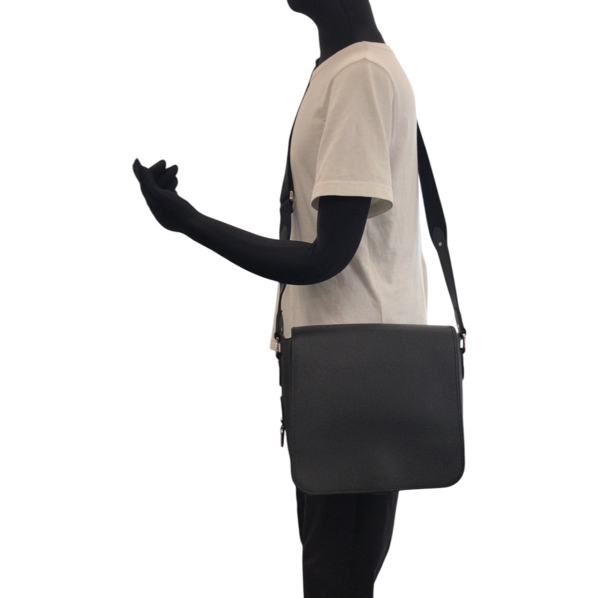 15607
LOUIS VUITTON ルイヴィトン タイガ アンドレイ アルドワーズ ブラック 黒 シルバー金具 タイガ M32482 ショルダーバッグ メッセンジャーバッグ  メンズ