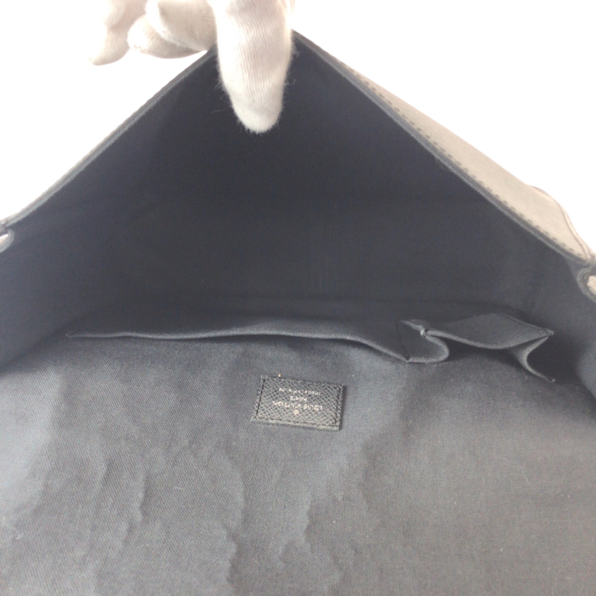 15607
LOUIS VUITTON ルイヴィトン タイガ アンドレイ アルドワーズ ブラック 黒 シルバー金具 タイガ M32482 ショルダーバッグ メッセンジャーバッグ  メンズ