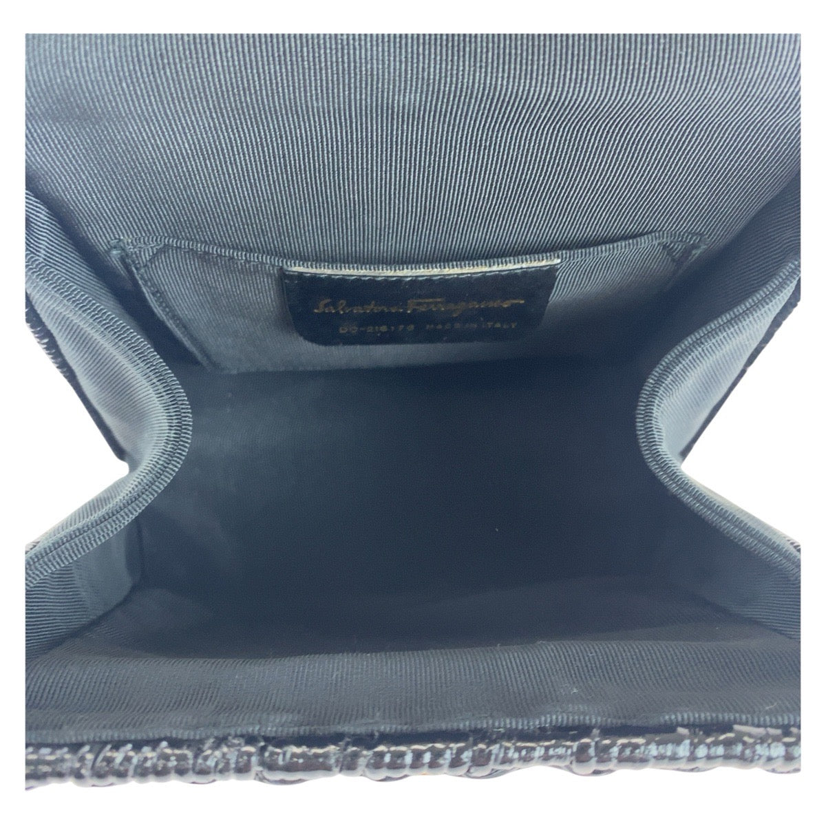 15613
Salvatore Ferragamo サルヴァトーレフェラガモ ガンチーニ ブラック 黒 ゴールド金具 ラタン ハンドバッグ  レディース A160