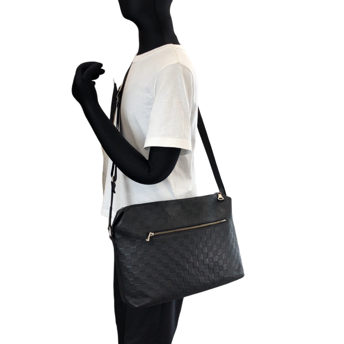 15627
LOUIS VUITTON ルイヴィトン ダミエ アンフィニ ディスカバリー メッセンジャーMM ブラック 黒 シルバー金具 レザー N42417 ショルダーバッグ メッセンジャーバッグ  メンズ