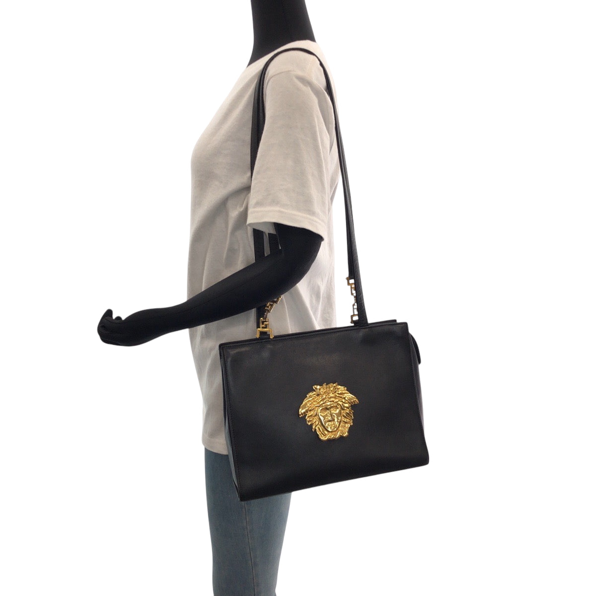 15636
VERSACE ヴェルサーチ ヴィンテージ メデューサ ブラック 黒 ゴールド金具 レザー チェーン ショルダーバッグ 肩掛け  レディース ABP60