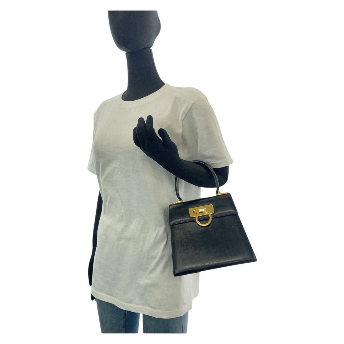 15646
Salvatore Ferragamo サルヴァトーレフェラガモ ガンチーニ ブラック 黒 ゴールド金具 レザー ハンドバッグ  レディース