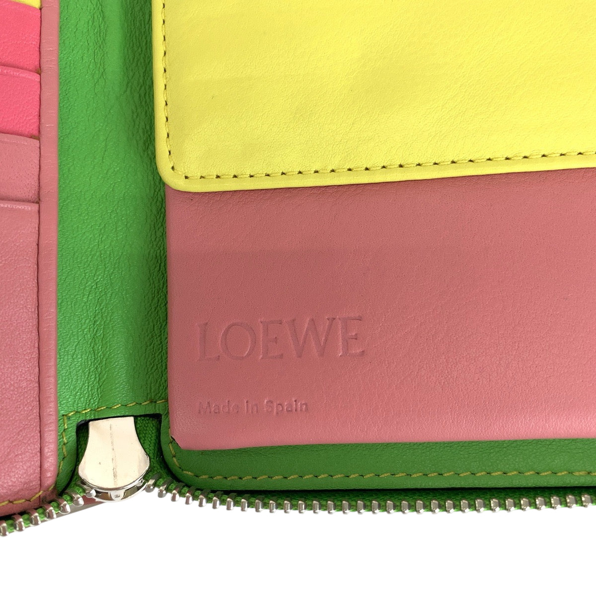 15648
LOEWE ロエベ アナグラム ブラウン グリーン ピンク シルバー金具 レザー 折財布 コンパクトウォレット  レディース