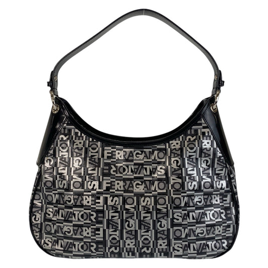 15681
Salvatore Ferragamo サルヴァトーレフェラガモ ブラック 黒 グレー シルバー金具 PVC ショルダーバッグ レディース SA38
