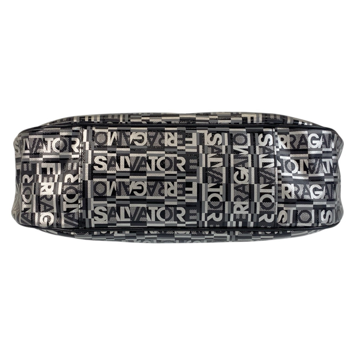 15681
Salvatore Ferragamo サルヴァトーレフェラガモ ブラック 黒 グレー シルバー金具 PVC ショルダーバッグ レディース SA38