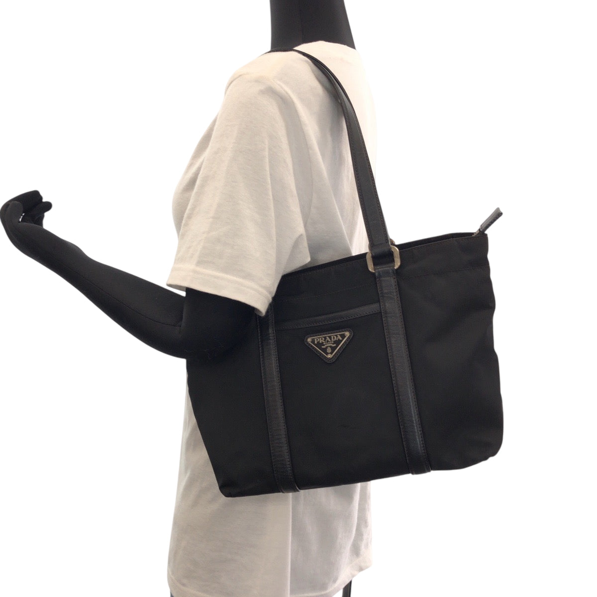 15689
PRADA プラダ テスート 三角ロゴプレート ブラック シルバー金具 ナイロン BR2288 ハンドバッグ トートバッグ  レディース AB22