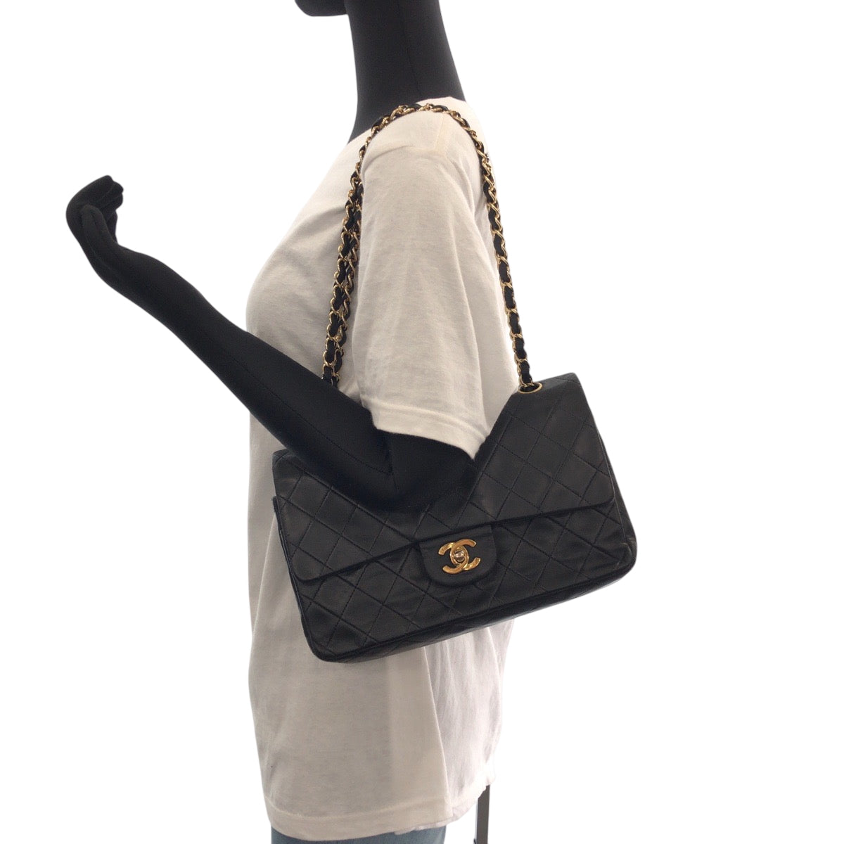 15731
CHANEL シャネル マトラッセ ダブルフラップ ココマーク ターンロック ブラック 黒 ゴールド金具 ラムスキン チェーンショルダーバッグ  レディース AB270