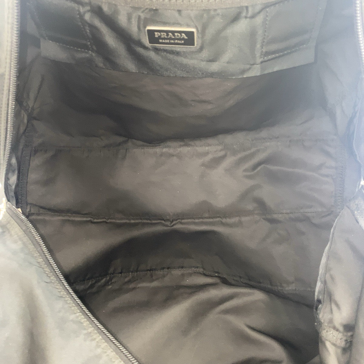 15738
PRADA プラダ テスート 三角ロゴプレート ブラック 黒 シルバー金具 ナイロン ボストンバッグ ハンドバッグ 男女兼用  レディース AB40