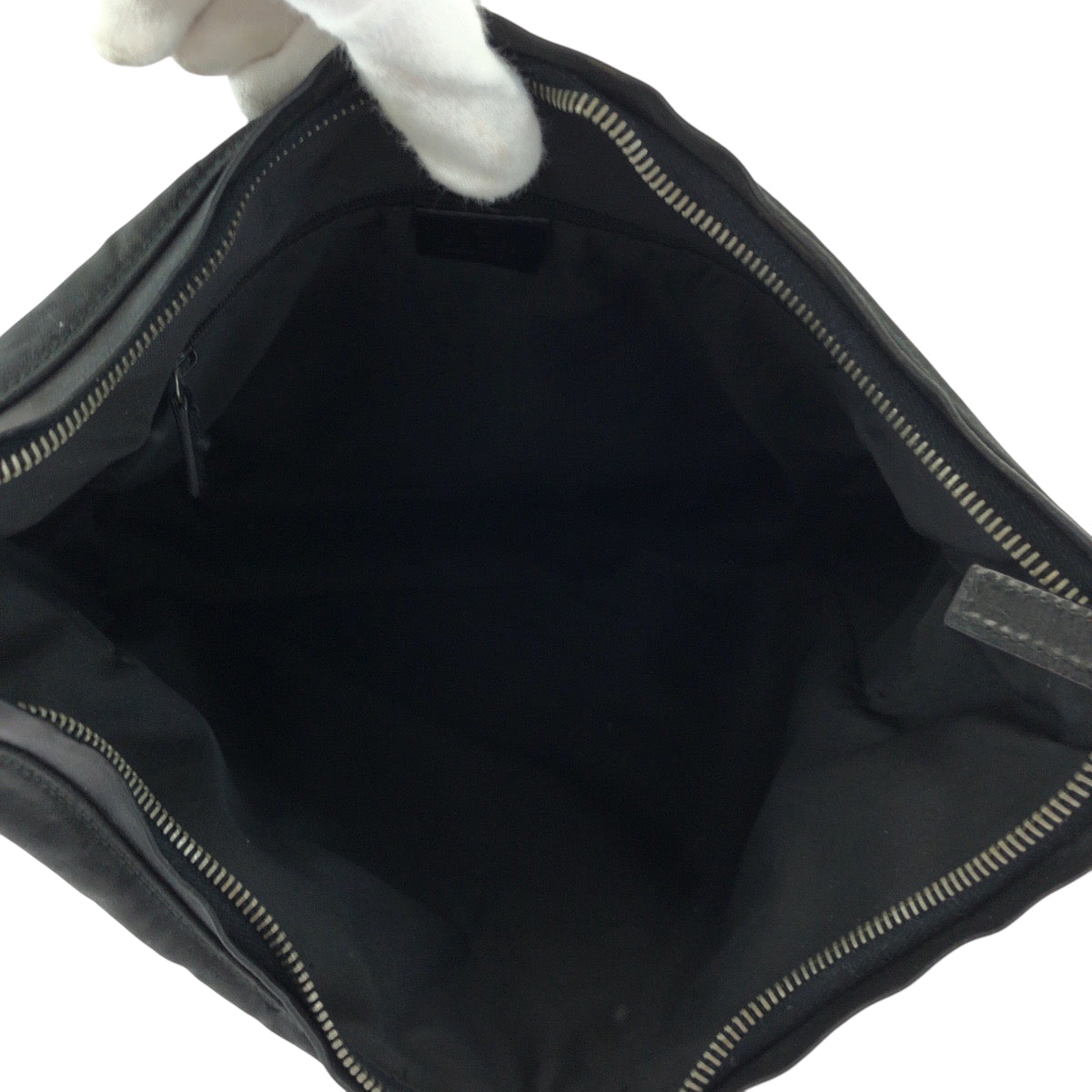 15740
GUCCI グッチ ブラック 黒 シルバー金具 ナイロン 001 3770 ワンショルダーバッグ 肩掛け  レディース AB24