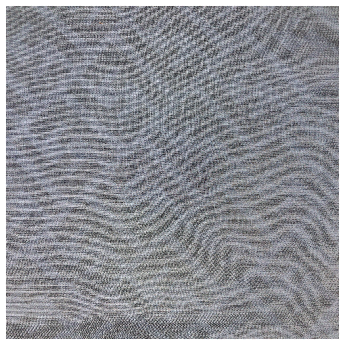 15753
FENDI フェンディ ズッカ グレー シルク スカーフ 大判スカーフ  レディース A27