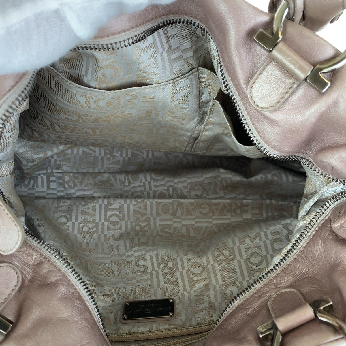15788
 Salvatore Ferragamo Gancini Pink Silver Hardware Leather Tote Bag Shoulder Bag for Women