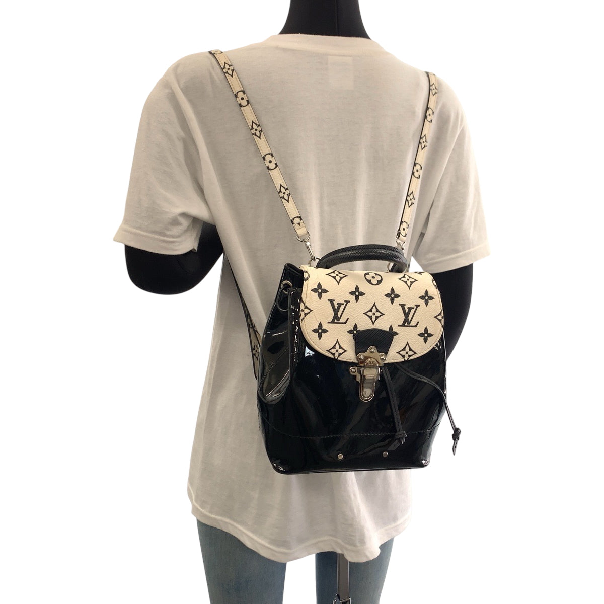 15821
LOUIS VUITTON ルイヴィトン ヴェルニ モノグラム ホットスプリングス ブラック ホワイト ヴェルニ M53637 リュックサック バックパック  レディース AB100