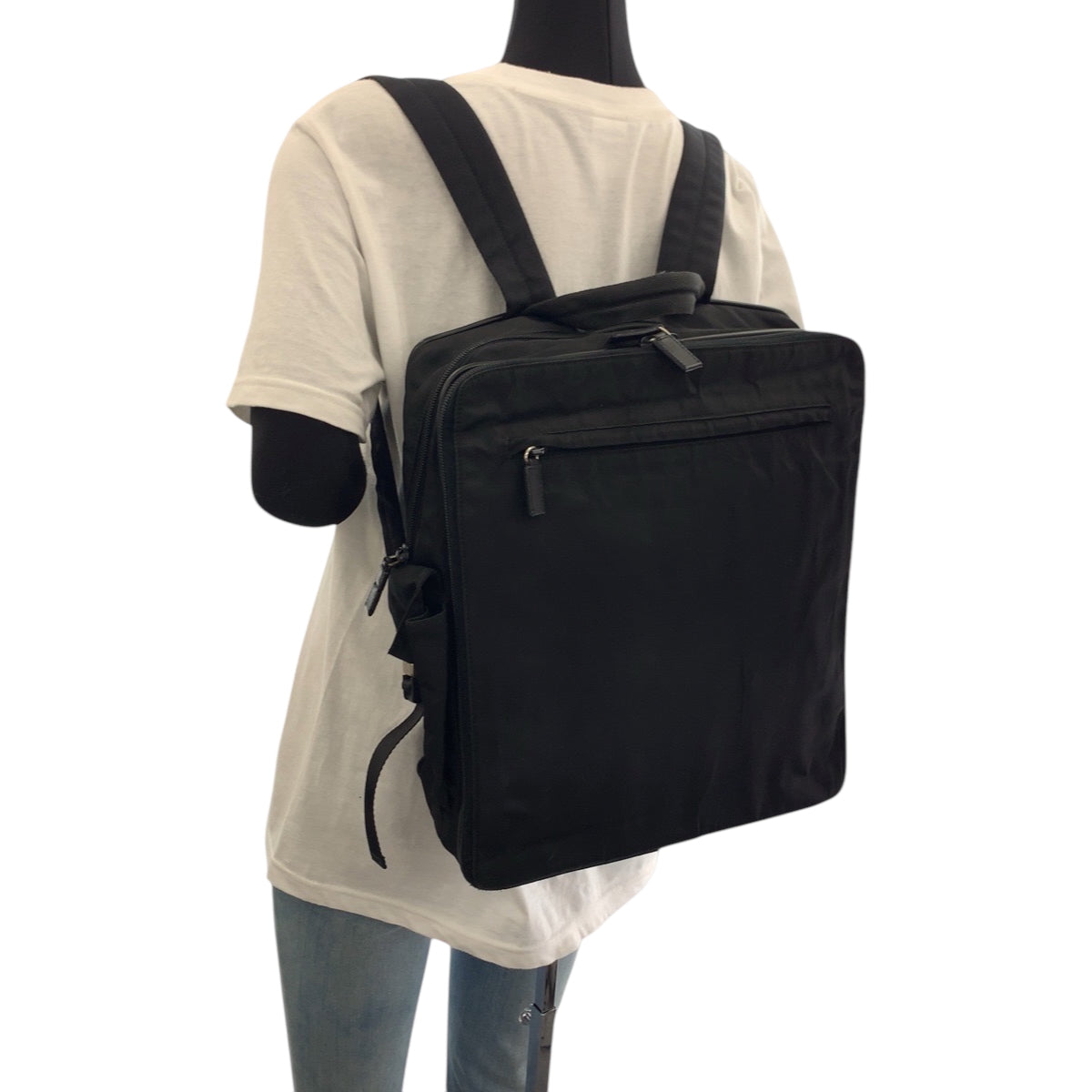 15888
PRADA プラダ テスート 三角ロゴプレート 男女兼用 ブラック 黒 シルバー金具 ナイロン リュックサック ビジネスバッグ  レディース AB35