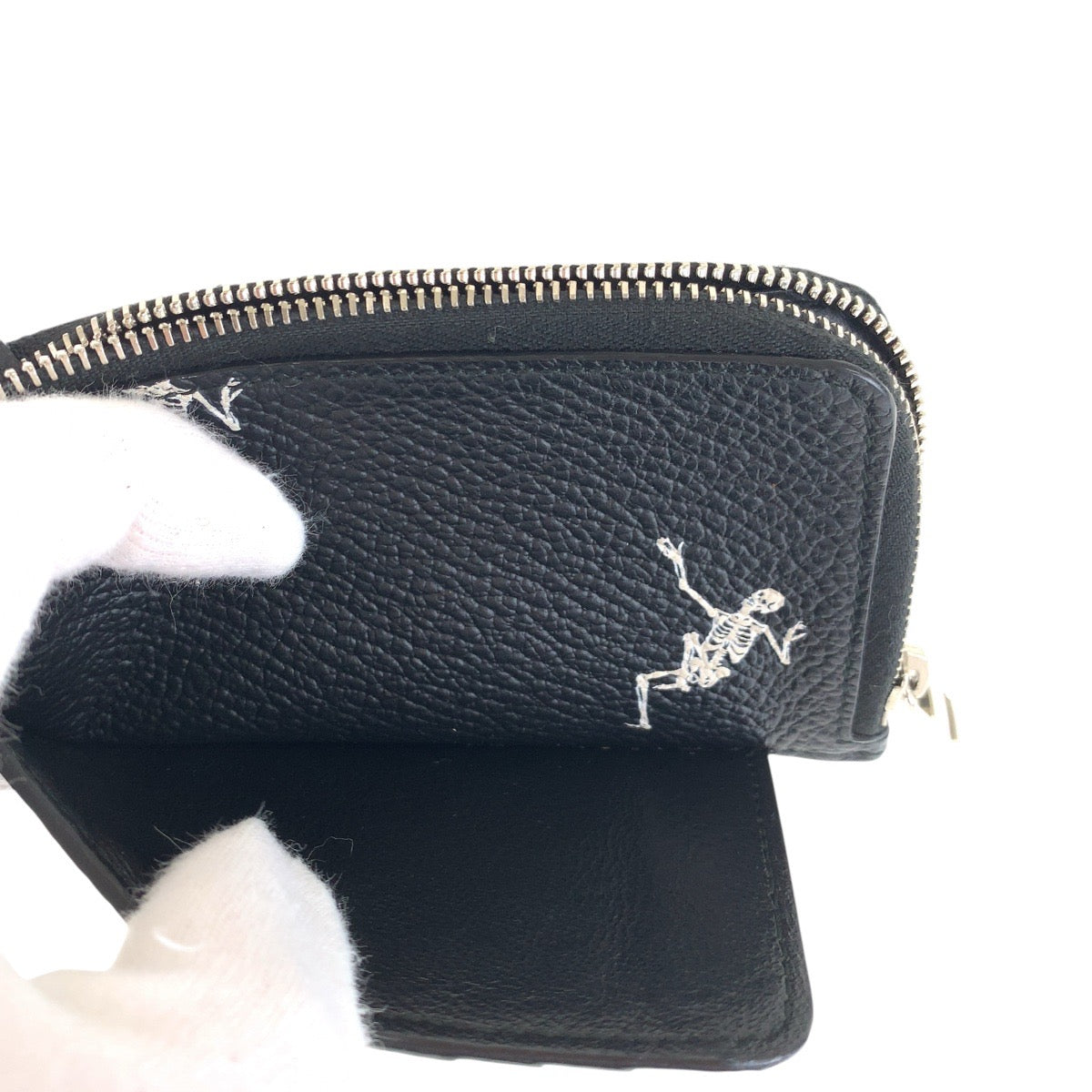 15913
Alexander McQueen アレキサンダーマックイーン ブラック 黒 シルバー金具 レザー コインケース 小銭入れ 男女兼用  レディース