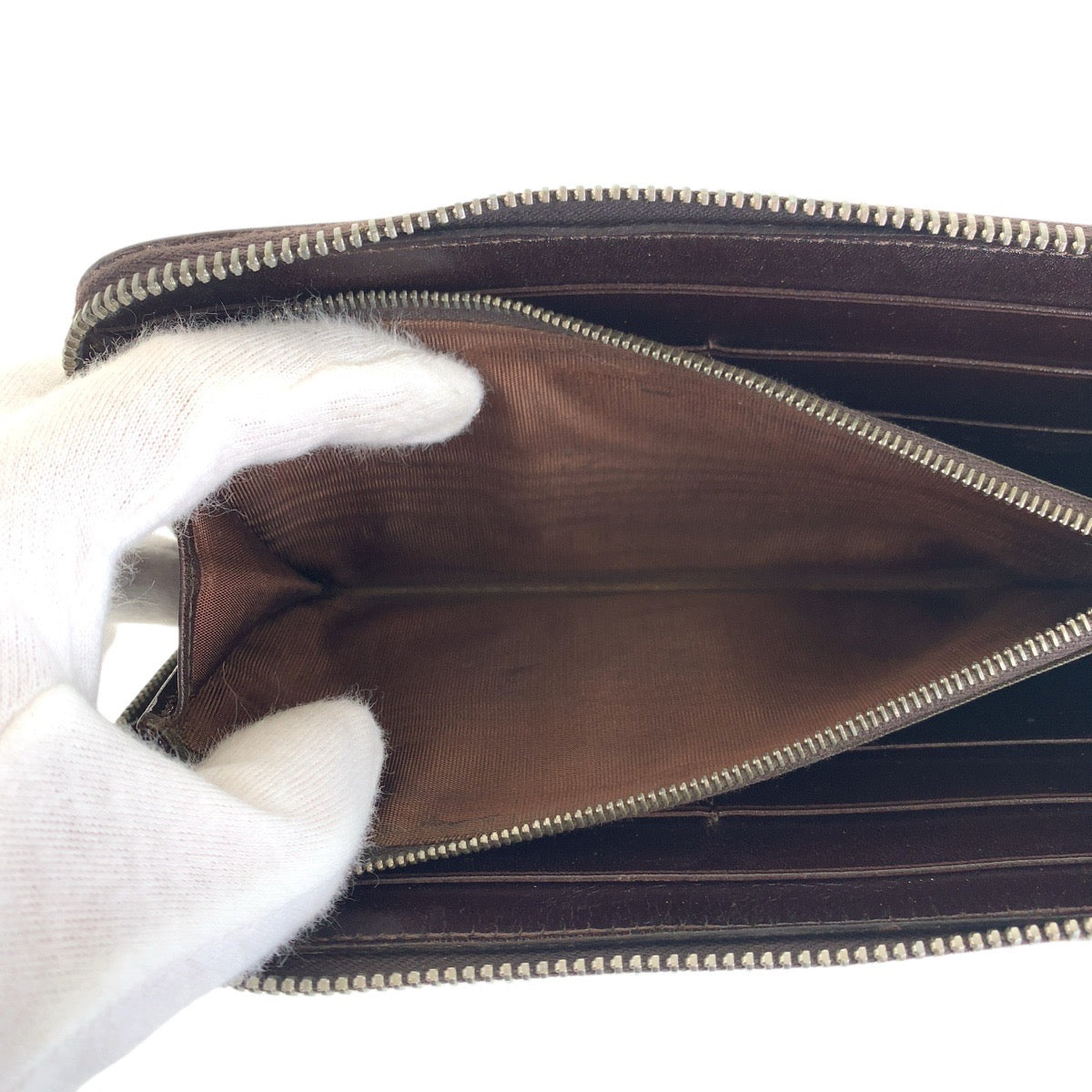 15925
FENDI フェンディ ズッカ ブラウン シルバー金具 キャンバス / レザー 長財布 ラウンドファスナー 男女兼用  レディース