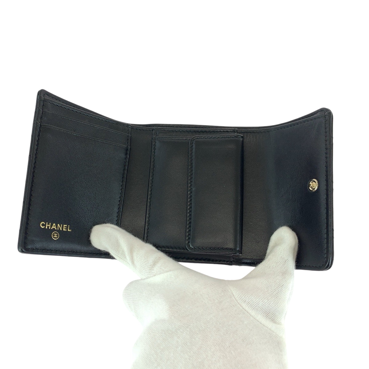 15927
CHANEL シャネル マトラッセ ココマーク ブラック 黒 ゴールド金具 ラムスキン 折財布 コンパクトウォレット  レディース