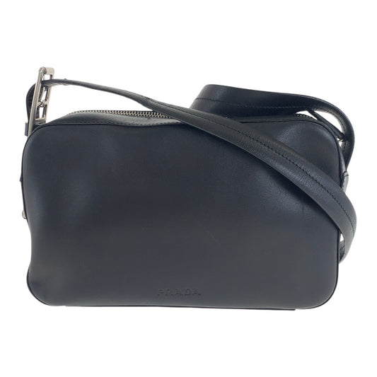 15929
PRADA プラダ ブラック 黒 シルバー金具 レザー ショルダーバッグ メッセンジャーバッグ レディース ABP